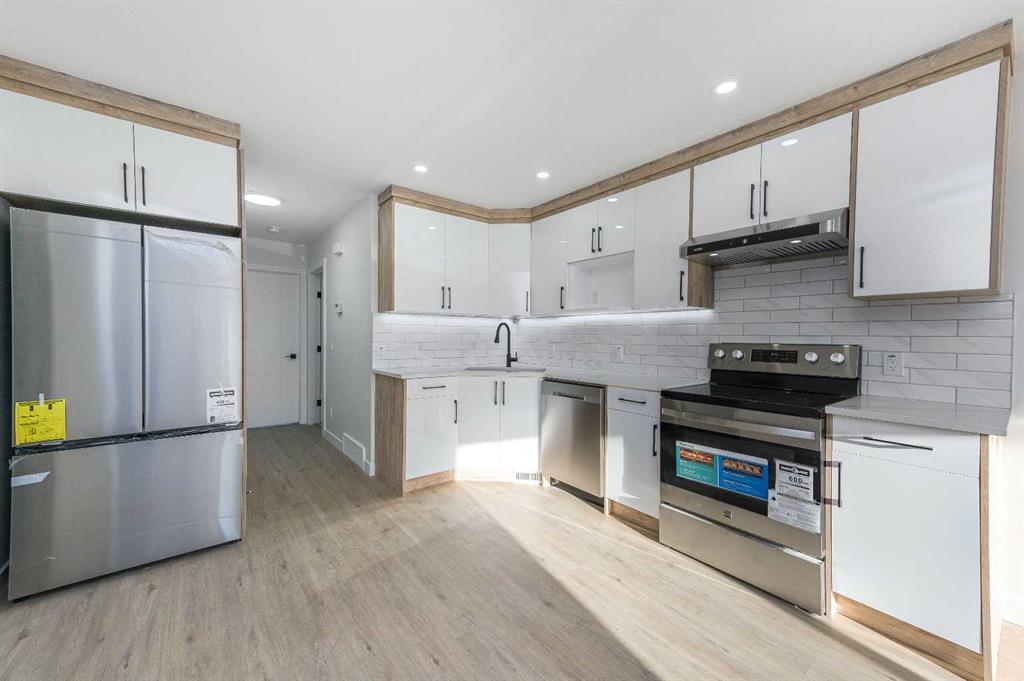 4249 Catalina Boulevard NE photo 2