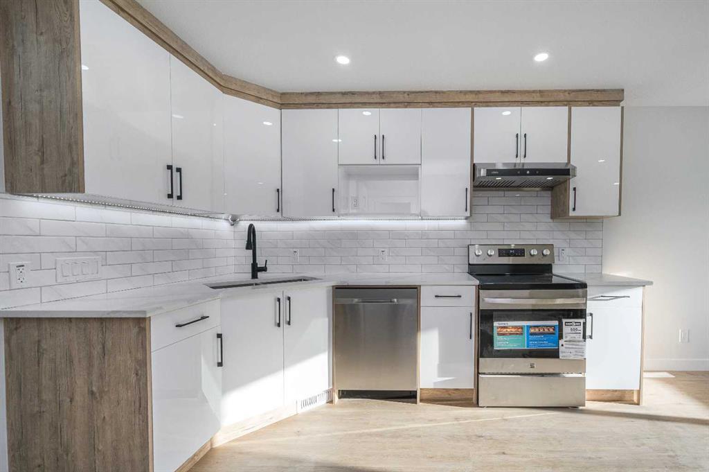 4249 Catalina Boulevard NE photo 3