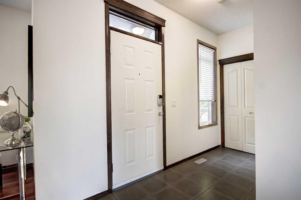 63 Elgin Drive SE photo 2