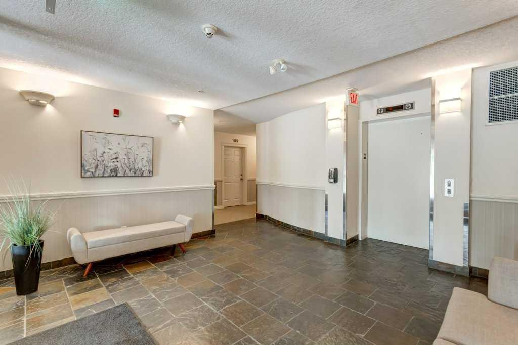 2 Hemlock Crescent SW #105 photo 4