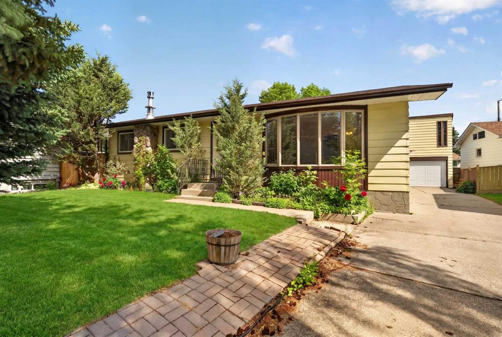135 Huntcroft Way NE