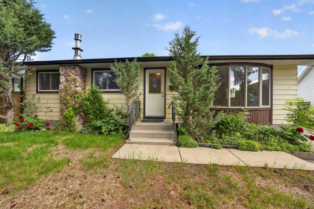 135 Huntcroft Way NE photo 2