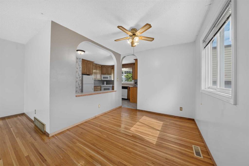135 Huntcroft Way NE photo 4