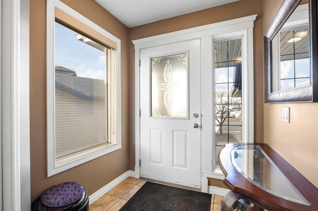 67 Evansmeade Crescent NW photo 2