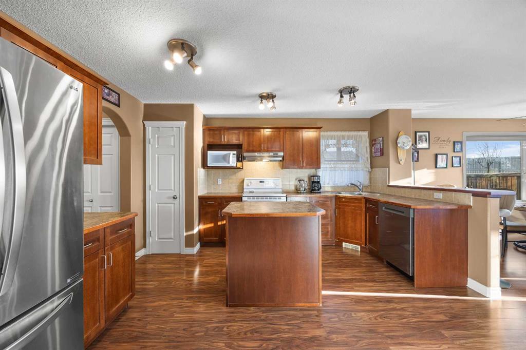 67 Evansmeade Crescent NW photo 4