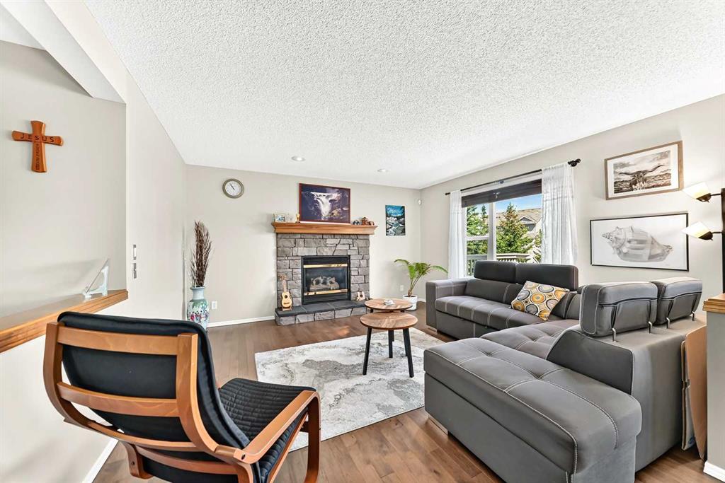 38 Royal Oak Grove NW photo 3