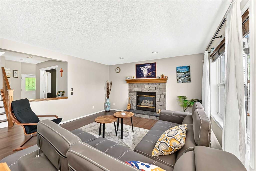 38 Royal Oak Grove NW photo 4