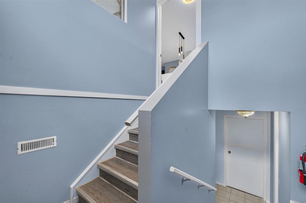 200 Fonda Drive SE photo 3