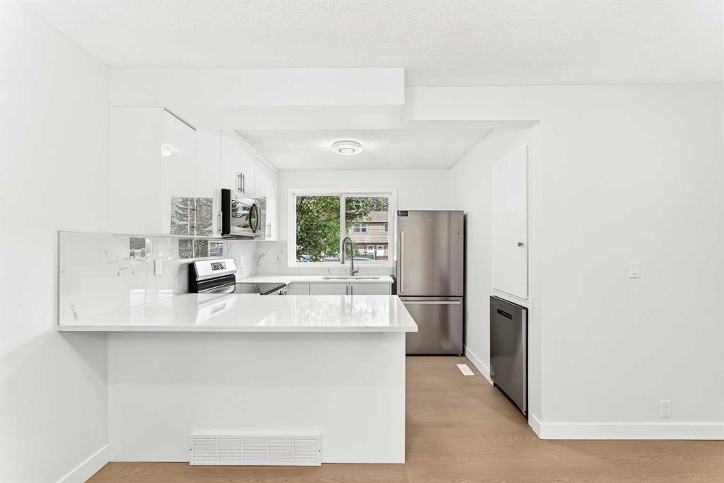 7205 4 Street NE #12 photo 3