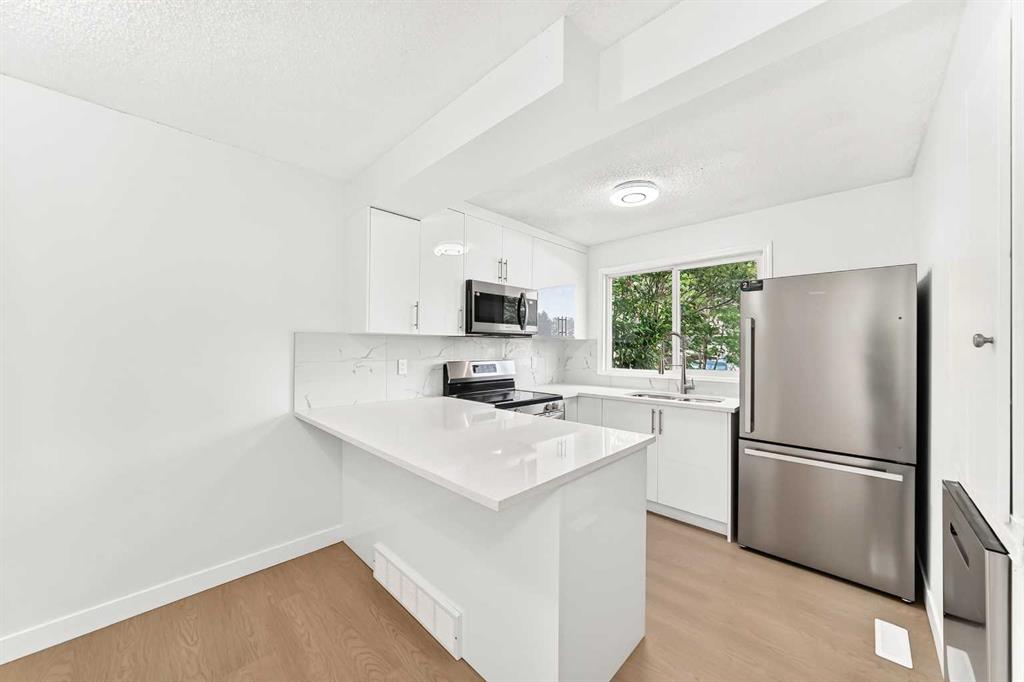 7205 4 Street NE #12 photo 4