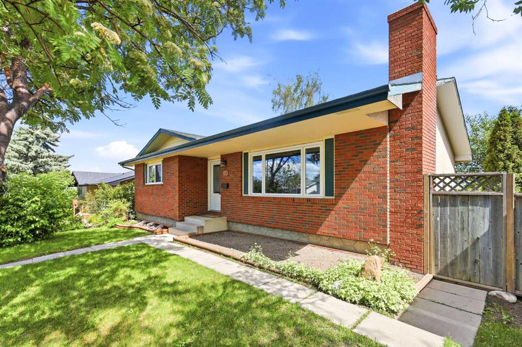 1251 Hunterquay Hill NW photo 4