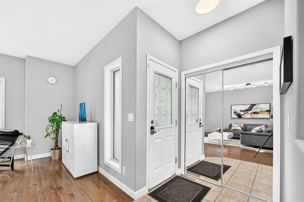 2405 17 Street SW photo 3