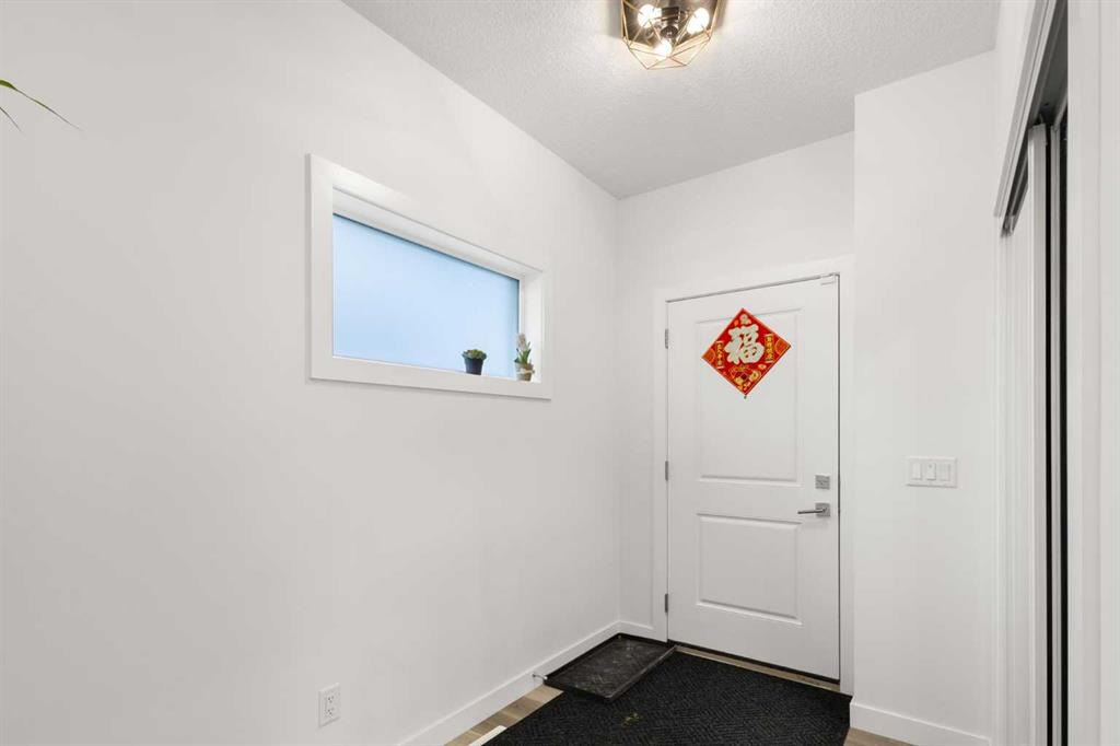 293 Carringsby Way NW photo 2