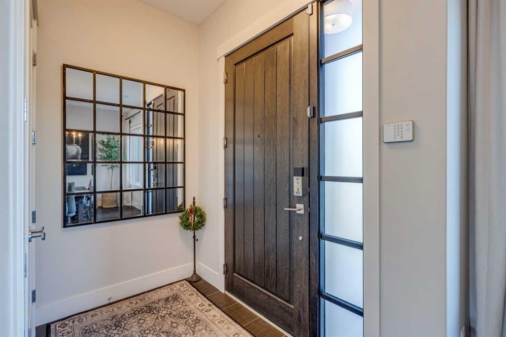 921 42 Street SW photo 3