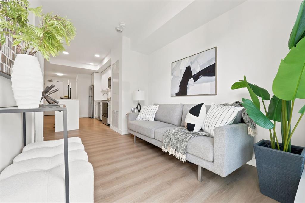 123 4 Street #311 photo 2