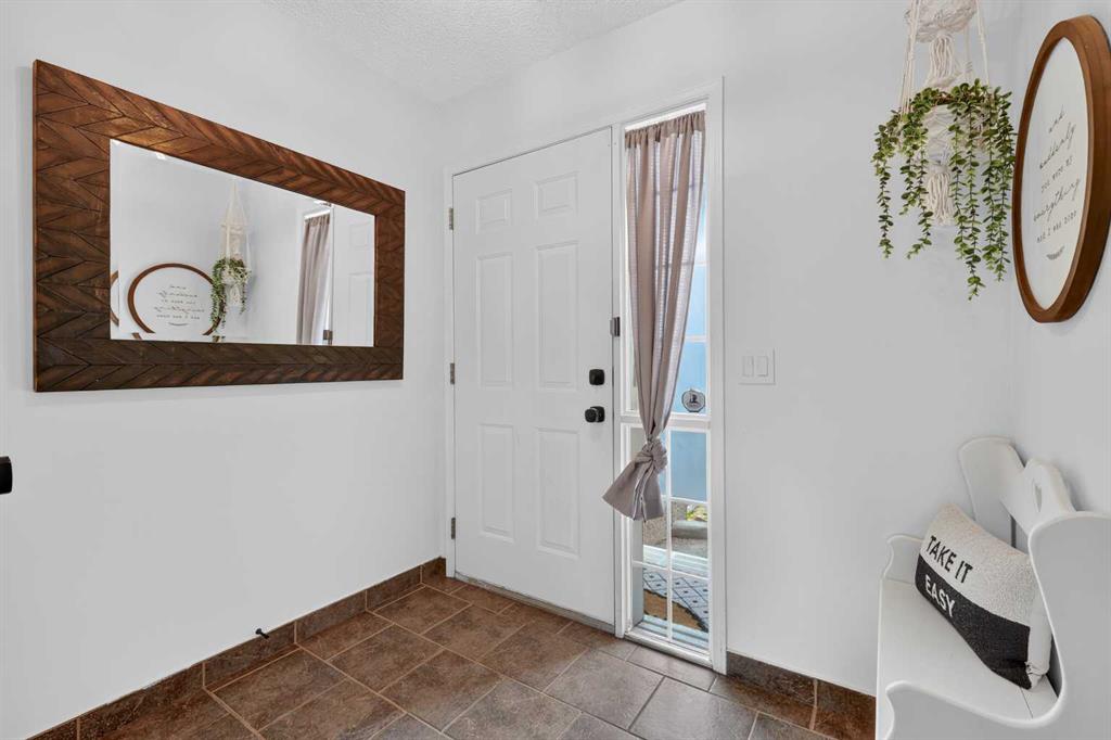 37 Beddington Gardens NE photo 3