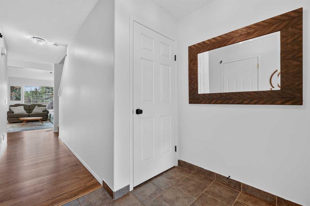 37 Beddington Gardens NE photo 5