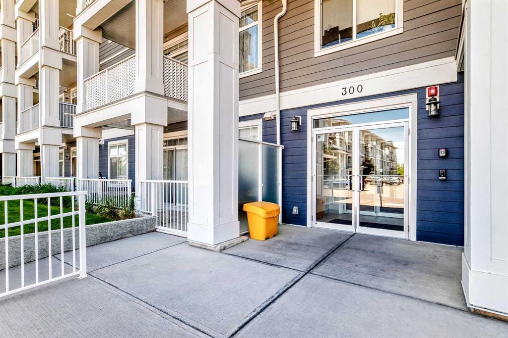 300 Auburn Meadows Common SE #402 photo 4