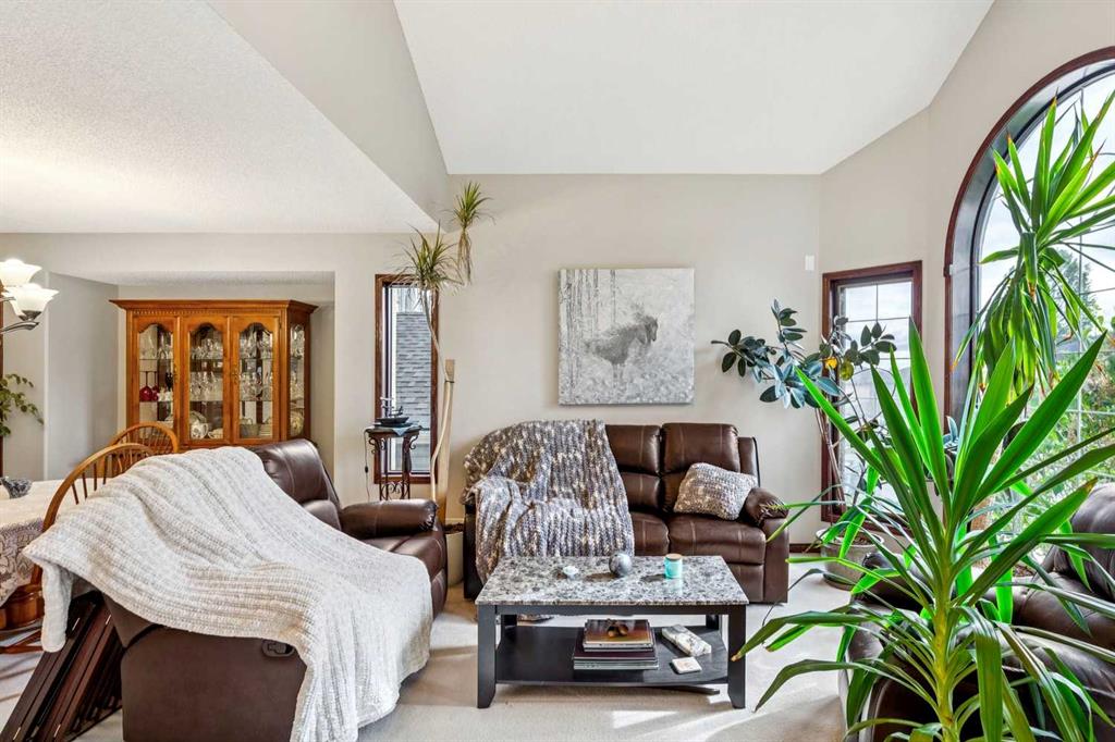 27 Valley Creek Bay NW photo 4