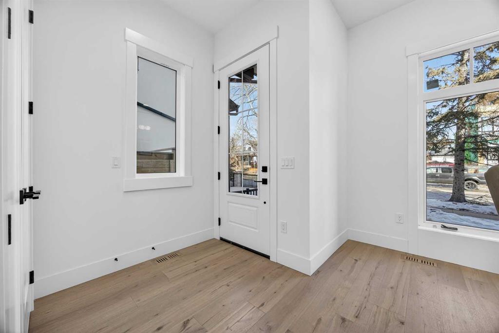 1011 18 Avenue NW photo 3