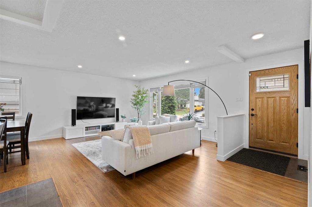 20 Mapleburn Drive SE photo 3