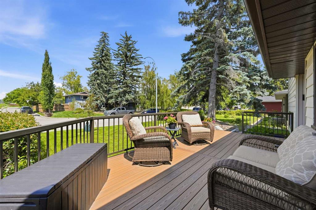 1439 90 Avenue SW photo 2
