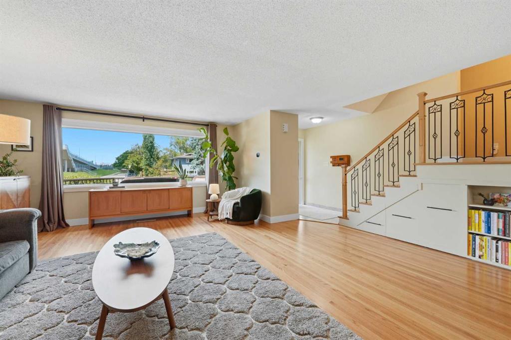 1439 90 Avenue SW photo 5