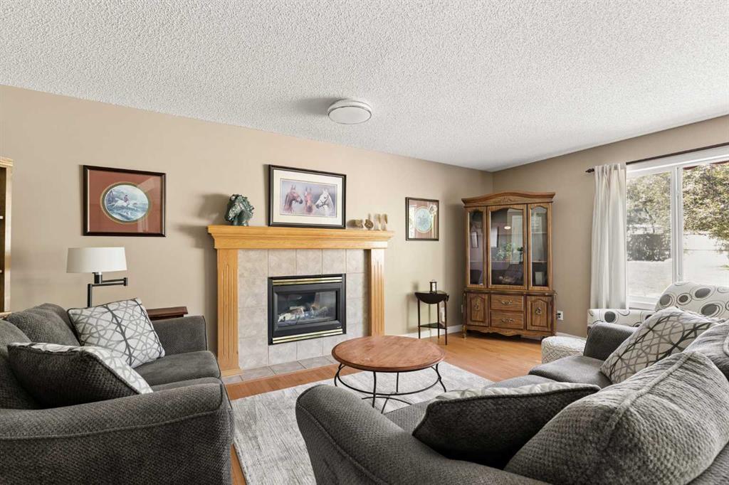 11 Somerglen Court SW photo 2