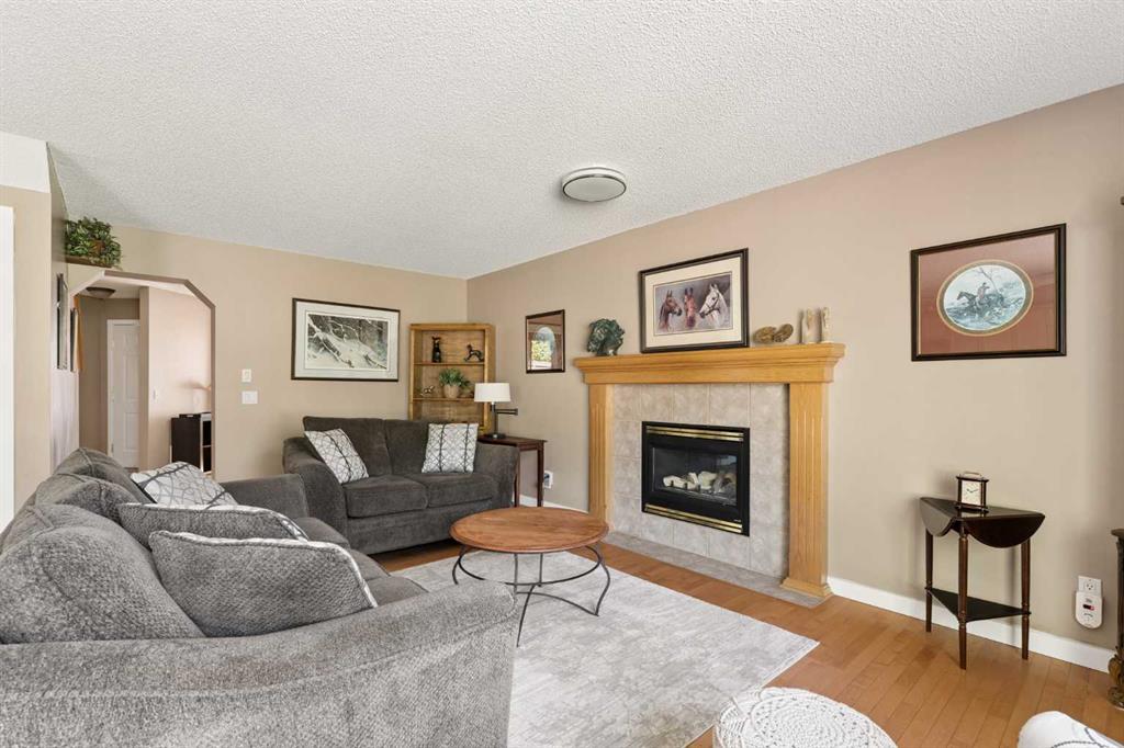 11 Somerglen Court SW photo 3