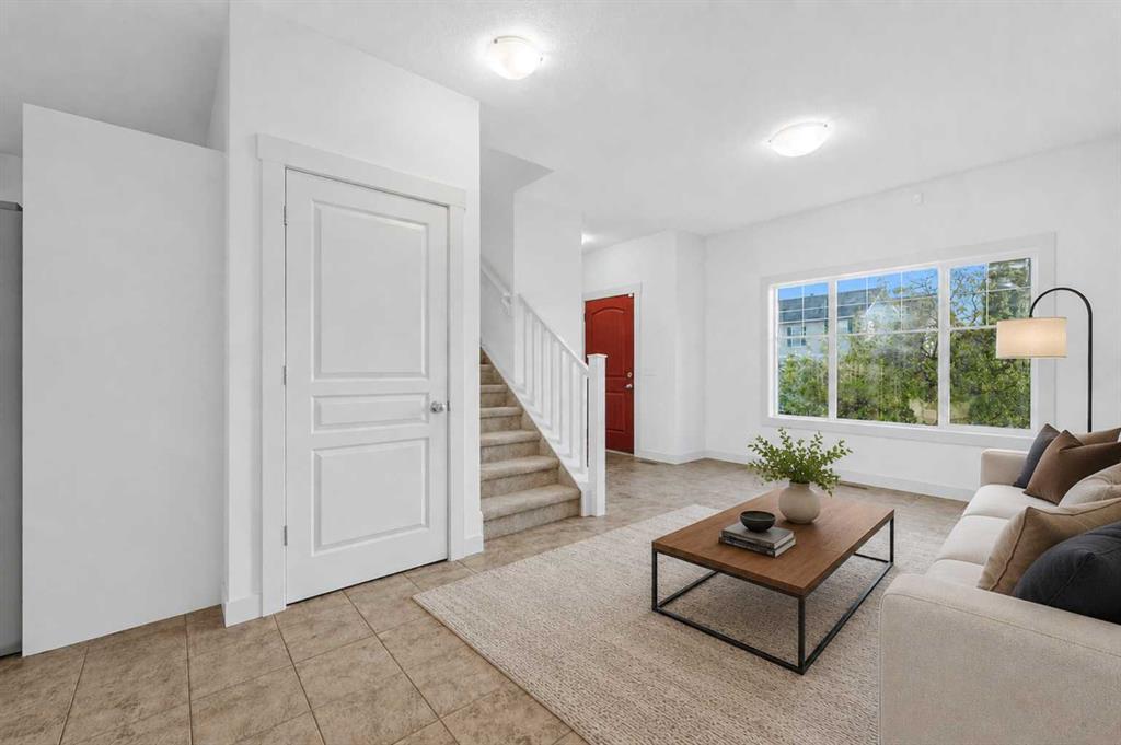 151 Royal Oak Drive NW photo 4