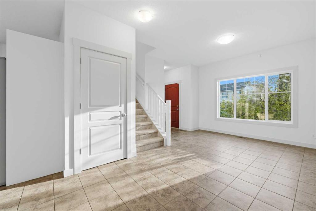 151 Royal Oak Drive NW photo 5