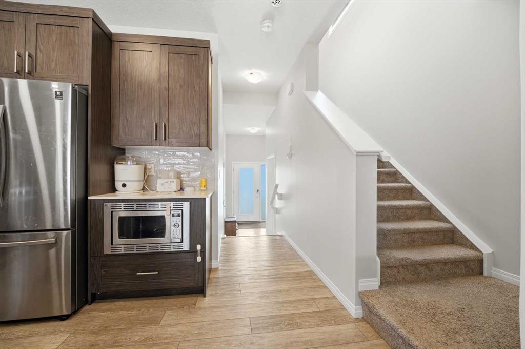 121 Carringvue Park NW photo 4