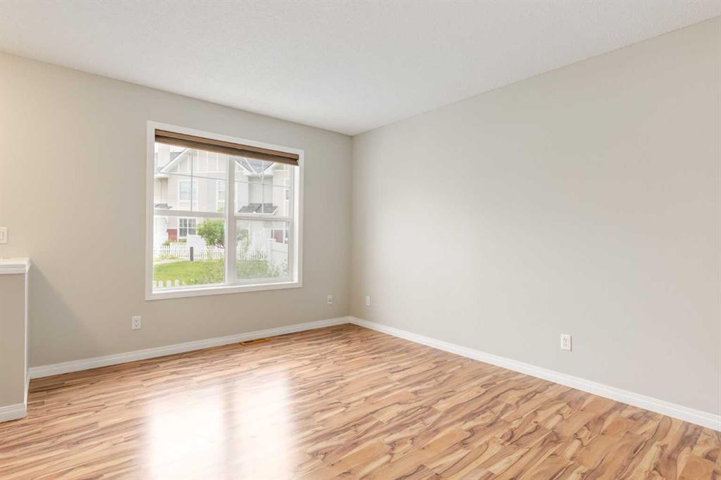 3294 New Brighton Gardens SE photo 4