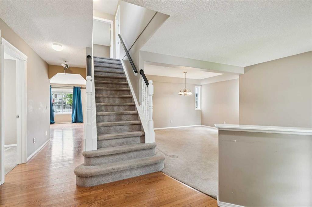 36 Valley Stream Close NW photo 3