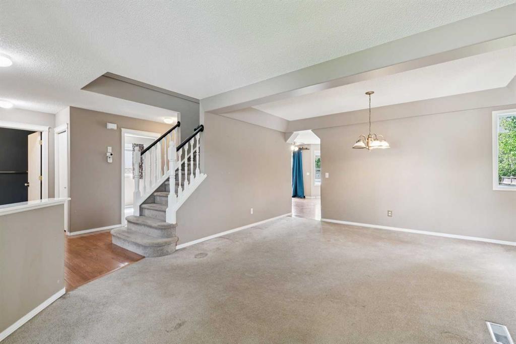 36 Valley Stream Close NW photo 4