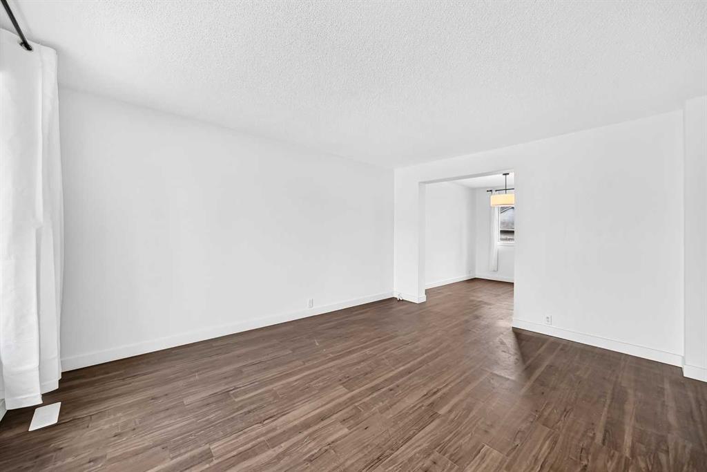 60 Erin Mount Crescent SE photo 4