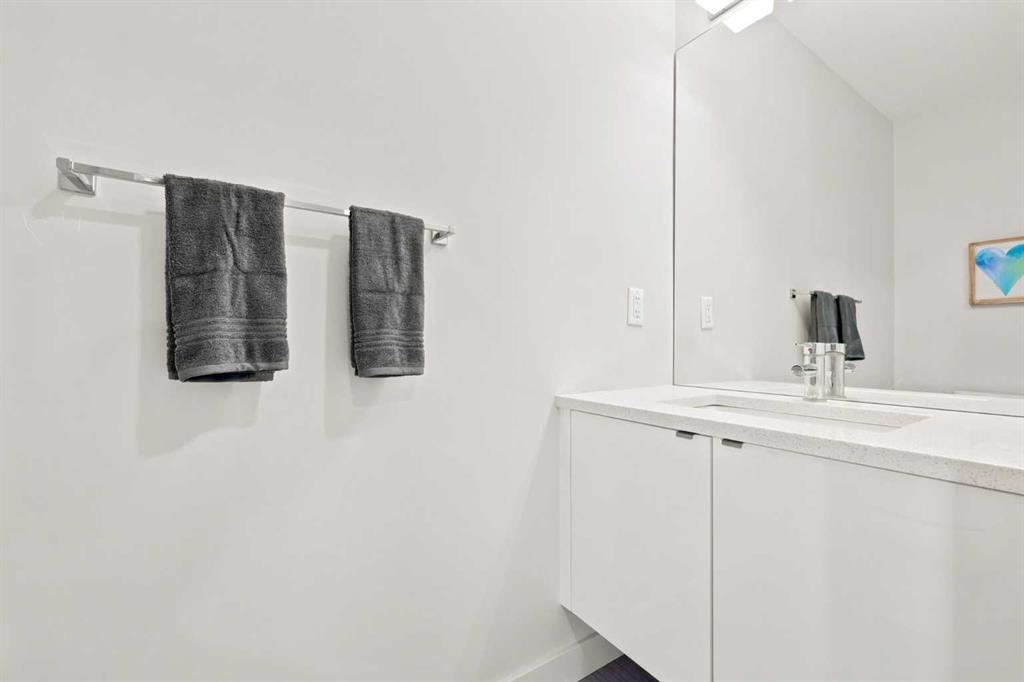 105 Bow Grove NW photo 4