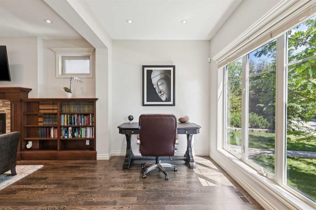 1723 31 Street SW photo 3