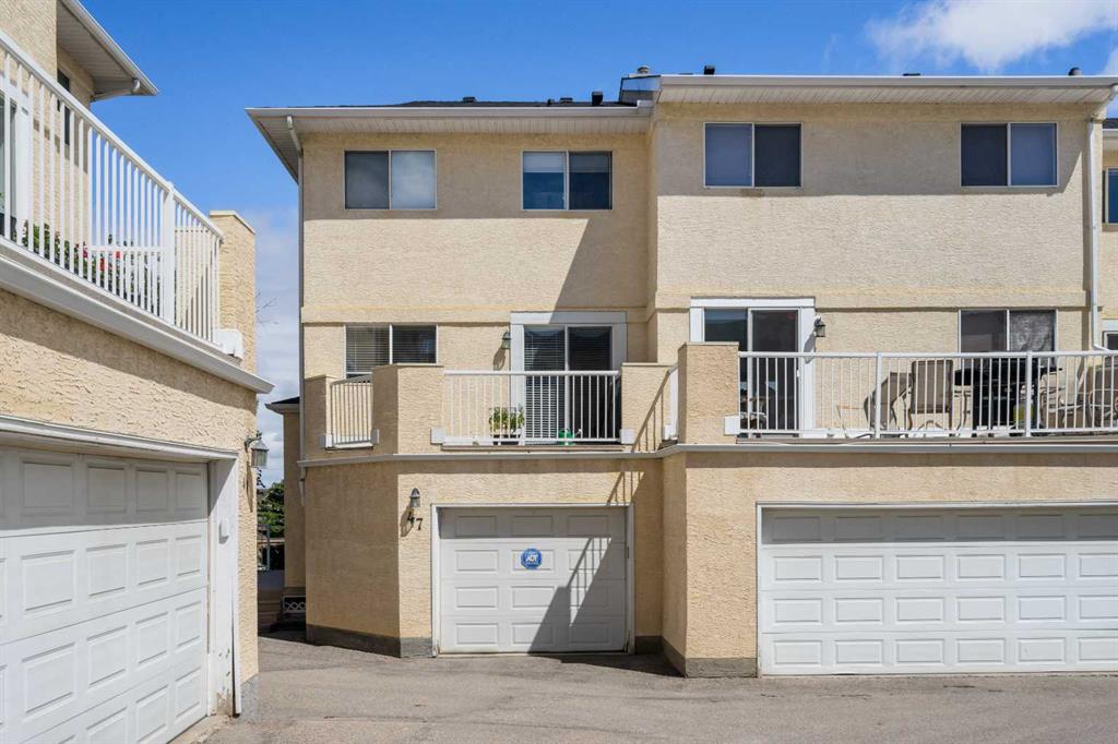 47 Millrose Place SW photo 4
