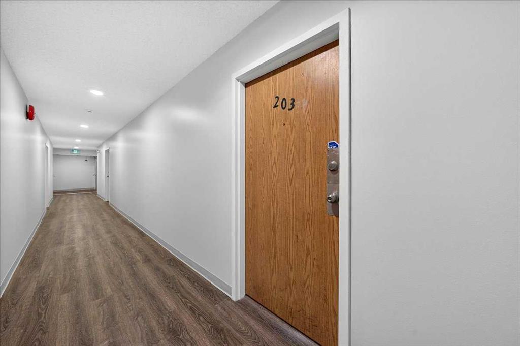 1712 38 Street SE #203 photo 4