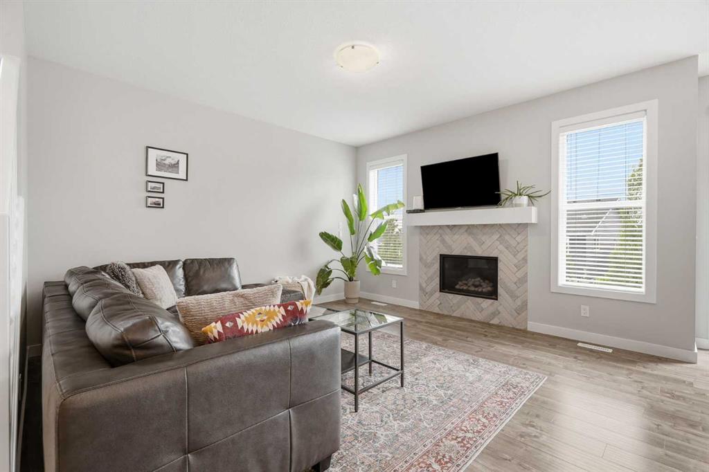 26 Crestbrook Drive SW photo 3