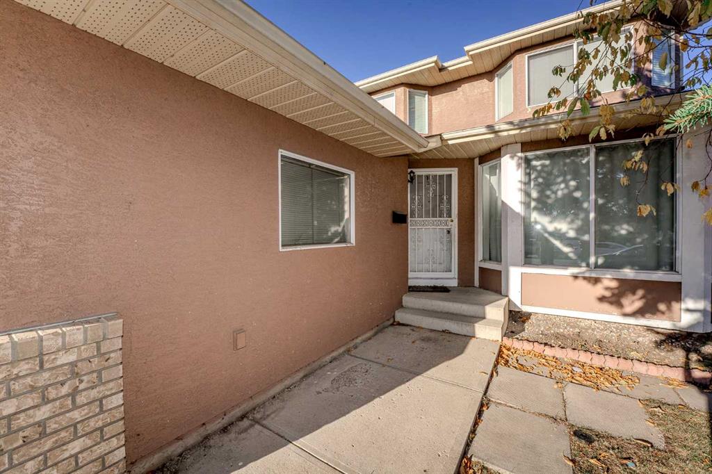 4 Del Ray Crescent NE photo 3