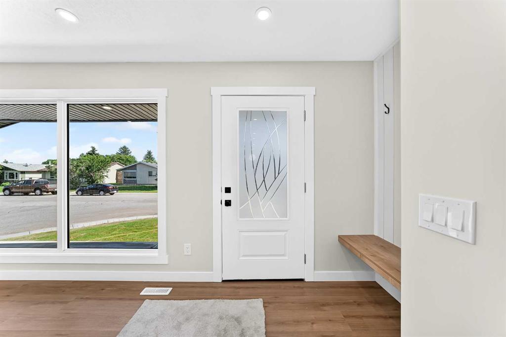 704 Malvern Drive NE photo 2