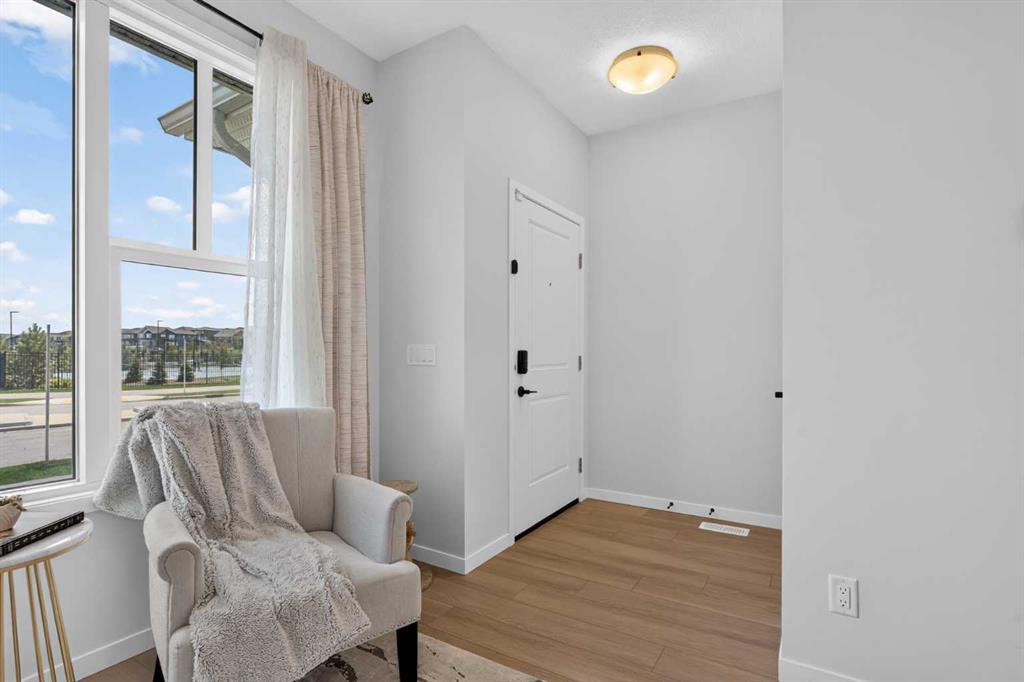 257 Edith Green NW photo 3