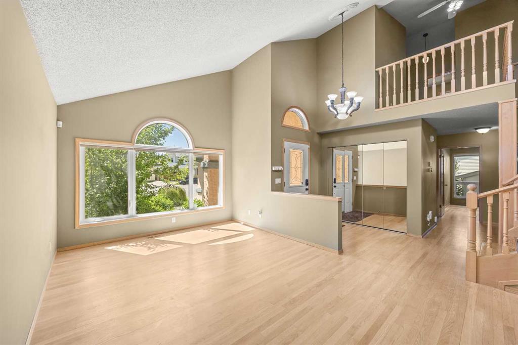 46 Sandalwood Heights NW photo 2