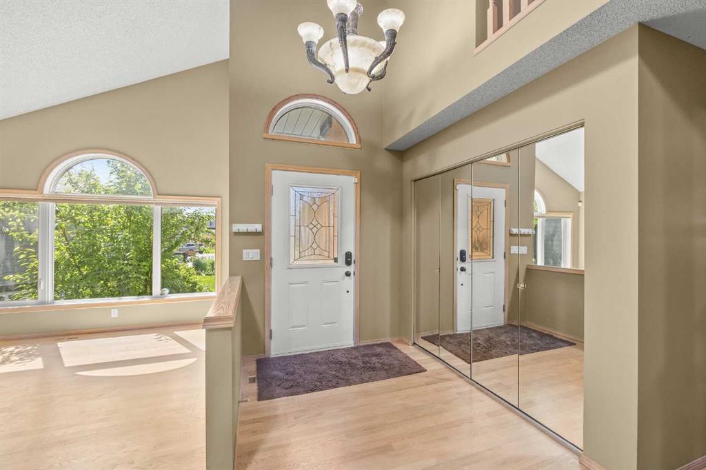 46 Sandalwood Heights NW photo 3