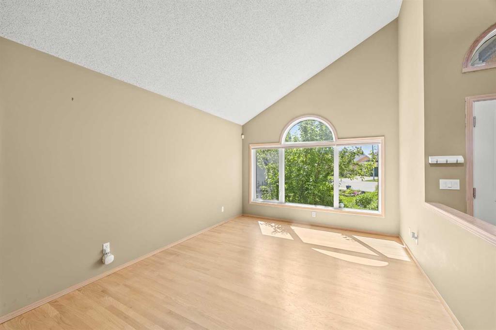 46 Sandalwood Heights NW photo 4