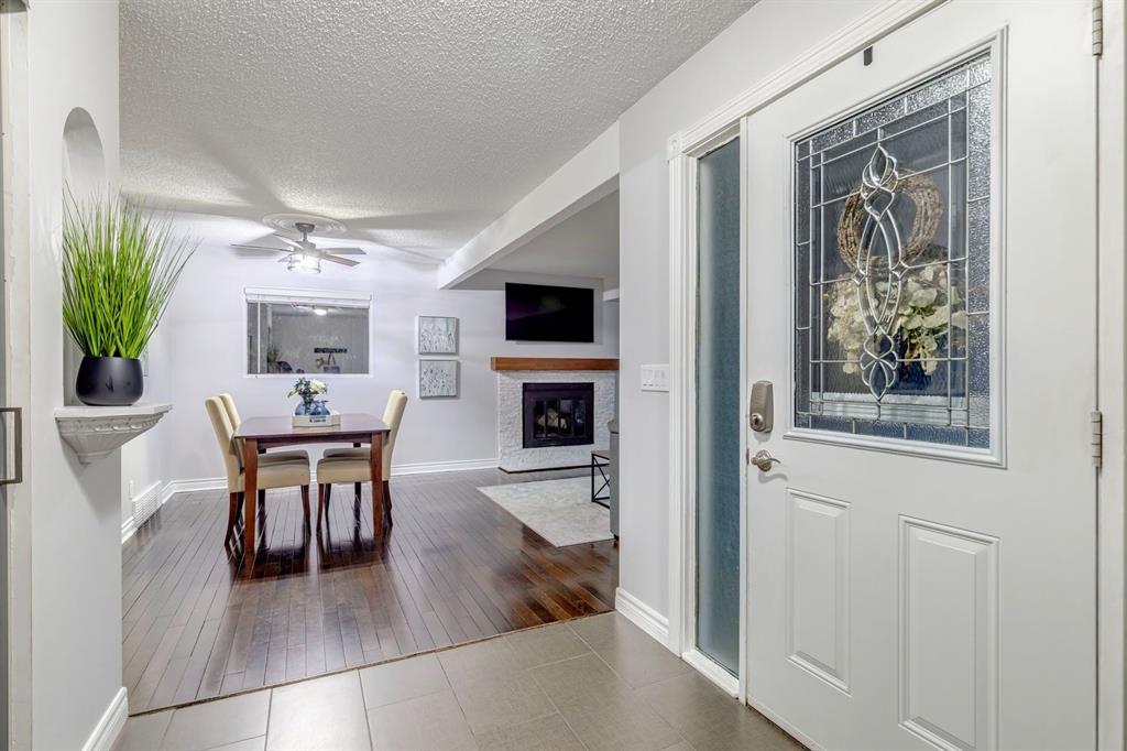 384 Midvalley Drive SE photo 3