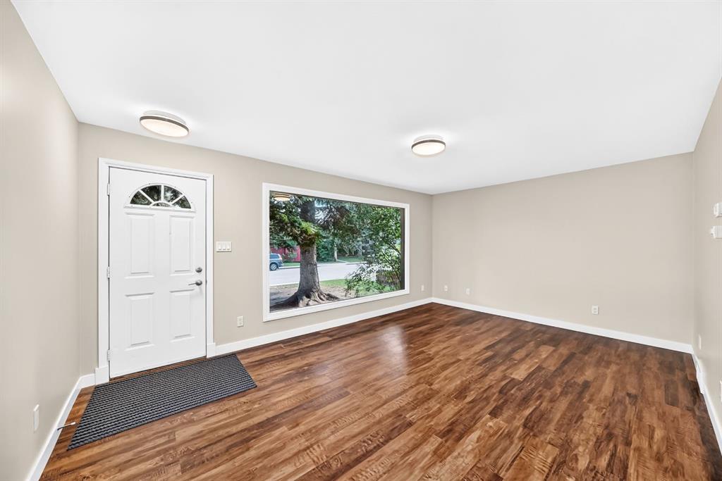 6012 33 Avenue NW photo 3