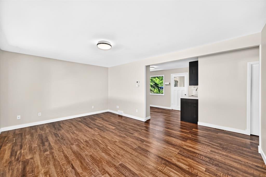 6012 33 Avenue NW photo 4